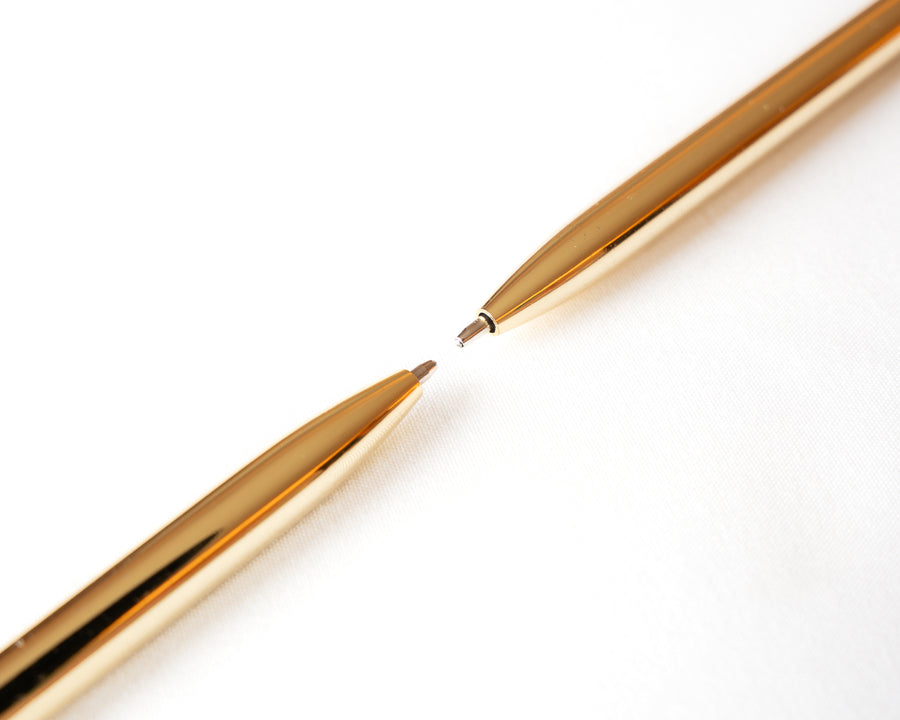 Close-up of two gold Evolve pen tips touching